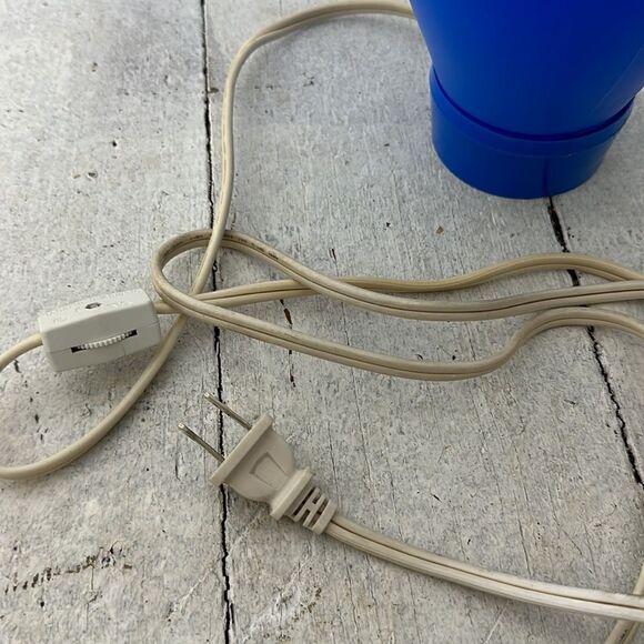 Vintage Post Modern Plastic Bowling Pin Light Early Y2k Era Works - Picture 5 of 9